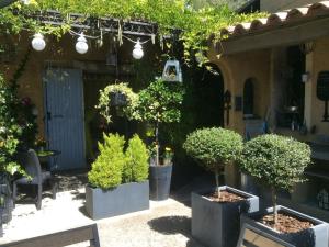 Gallery image of Mas Du Cadranier in Villeneuve