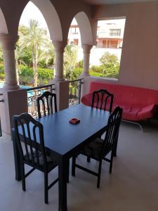 Imagem da galeria de Gorgeous Pool View Apartment - Tala Bay Resort, Aqaba em Aqaba