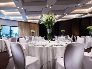 Restaurace v ubytování Mövenpick Hotel Gammarth Tunis + 37 fotografií