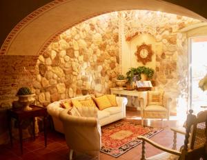 a living room with a stone wall at Agriturismo La Rugea - Le Spighe in Prato