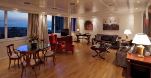 Area soggiorno di Piraeus Theoxenia Hotel