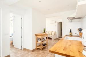 Posezení v ubytování Seafront Villa Bellavista with heated pool by DadoVillas