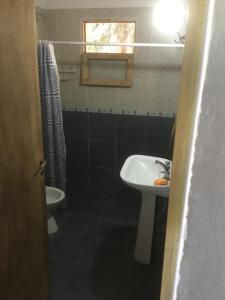 Ένα μπάνιο στο Tree House Hostel