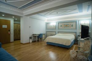 Ένα ή περισσότερα κρεβάτια σε δωμάτιο στο Byzantino Hotel