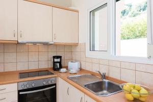 Kuchyňa alebo kuchynka v ubytovaní Villa Renata
