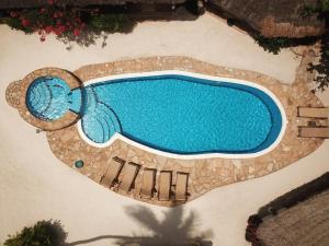 una vista aérea de una piscina en un complejo en Sea View Lodge Boutique Hotel, en Jambiani
