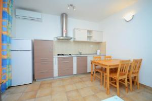 Una cocina o zona de cocina en Apartments and Rooms Stipe