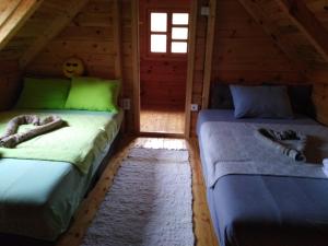 Ένα ή περισσότερα κρεβάτια σε δωμάτιο στο Vikendice Mijajlović 1
