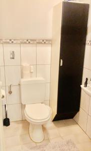 Ένα μπάνιο στο Ruim, lichtrijk appartement met groot terras uitstekend gelegen in De Panne +19 φωτογραφίες
