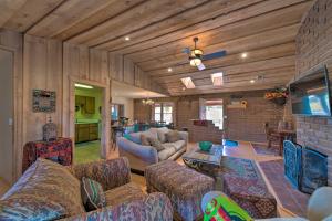 - un salon avec des canapés et un mur en briques dans l'établissement Rustic Ranch Retreat with Yard 16 Mi to Ski Apache!, à Ruidoso