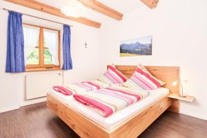 Postel nebo postele na pokoji v ubytování Ferienwohnung Wallner
