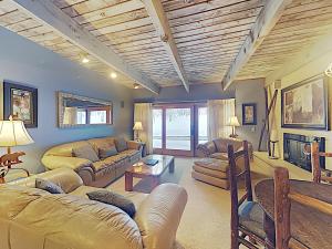 Timberline Condominiums 2 Bedroom Deluxe Unit C2E