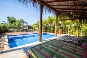 A piscina localizada em Pousada Vila Tamarindo Eco Lodge ou nos arredores