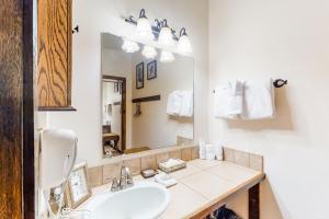 A bathroom at The Lodge at Copper 403