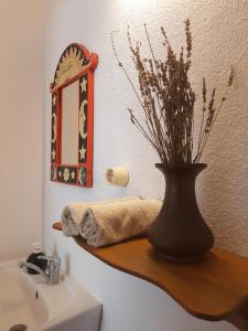 Zdjęcie z galerii obiektu ada-art guesthouse design rooms next to beach w mieście Marmara Adasi