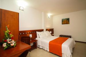 Giường trong phòng chung tại Hotel Imbanaco