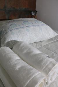 Postel nebo postele na pokoji v ubytování Excelente quarto com cama de casal king em casa perto do aeroporto de Curitiba