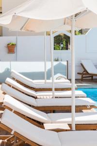 The swimming pool at or close to Atlantis Hotel
