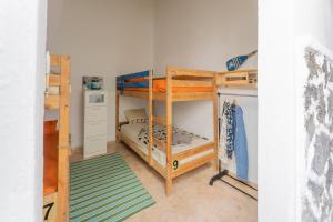 La Casita de Arrecife emeletes ágyai egy szobában