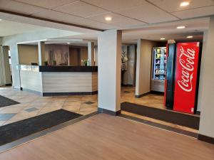 
The lobby or reception area at Super 8 by Wyndham Macleod Trail Calgary
