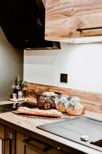 Dapur atau dapur kecil di Domaine de l'Angélique - Loft avec SPA privatif - Marais poitevin entre Niort et La Rochelle