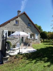 LantheuilにあるLe Relais du Mulberryの石造りの家