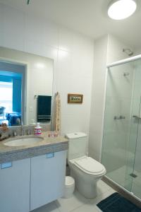 a bathroom with a toilet and a sink and a shower at QUARTO EM CONDOMINIO DE LUXO NA BARRA DA TIJUCA in Rio de Janeiro