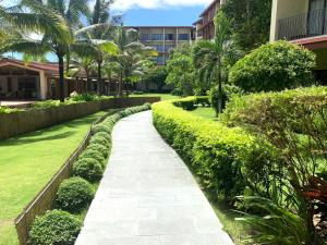 Ein Garten an der Unterkunft Dusit Princess Moonrise Beach Resort