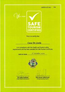 un certificado ecológico con un logotipo certificado de turismo de aire en Casa De Leela Self Catering Guest House, en La Digue