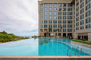 Bazén v ubytování Jin Bei Palace Hotel nebo v jeho okolí