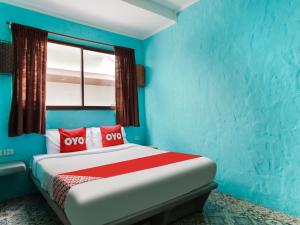 Cama o camas de una habitación en OYO 1103 Pirates House Hotel