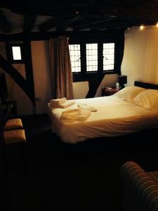 A bed or beds in a room at Pemberton House 
