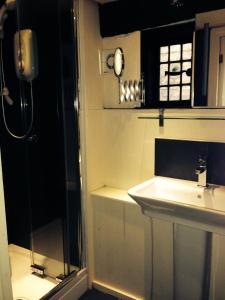 A bathroom at Pemberton House 