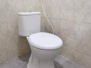 Vannituba majutusasutuses Wisma Talenta Mitra RedDoorz