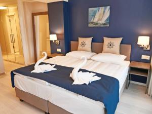 Кровать или кровати в номере Strandresort Prora - WG 316 mit Meerblick und IR-Sauna