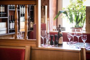 a table with wine bottles and glasses on it at Hotel Stadt Berlin Jessen in Jessen +7 photos