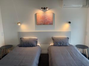 Doonside Hotel客房内的一张或多张床位