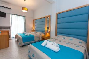 Ένα ή περισσότερα κρεβάτια σε δωμάτιο στο Frini Hotel 