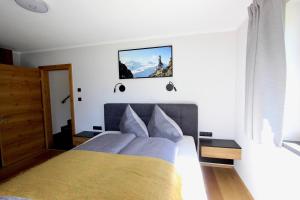 a bedroom with a bed and a picture on the wall at Chalet Maria in Ochsengarten