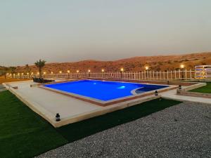 Bazén v ubytování Bedouin Oasis Desert Camp- Ras Al Khaimah nebo v jeho okolí