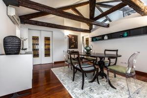 A seating area at San Pantalon Luxury Penthouse R&R