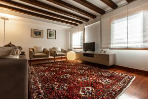 A television and/or entertainment centre at San Pantalon Luxury Penthouse R&R