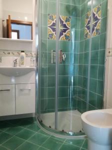 B&B Ap tesisinde bir banyo