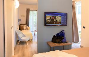 Televízia a/alebo spoločenská miestnosť v ubytovaní Tuscany Hotel Alle Dune