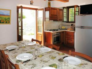 Kuchyň nebo kuchyňský kout v ubytování Holiday Home L'Uccelliera by Interhome