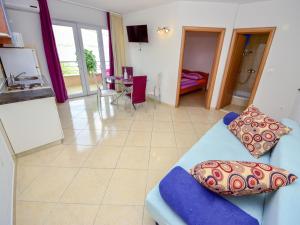 een woonkamer met een bank en een tafel bij Apartment Vinka-2 by Interhome in Trogir