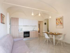Kuchyňa alebo kuchynka v ubytovaní Apartment Menta by Interhome