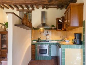 Kitchen o kitchenette sa Holiday Home La Vittoria by Interhome