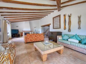 Posezení v ubytování Villa Villa Finca Labranza by Interhome