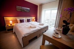Posteľ alebo postele v izbe v ubytovaní Rezydencja Pod Ochorowiczówką B&B